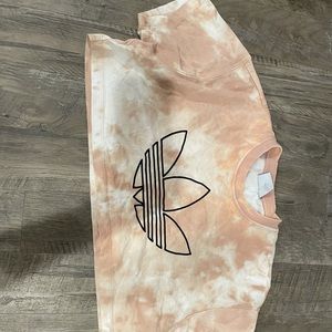 Cropped Adidas shirt